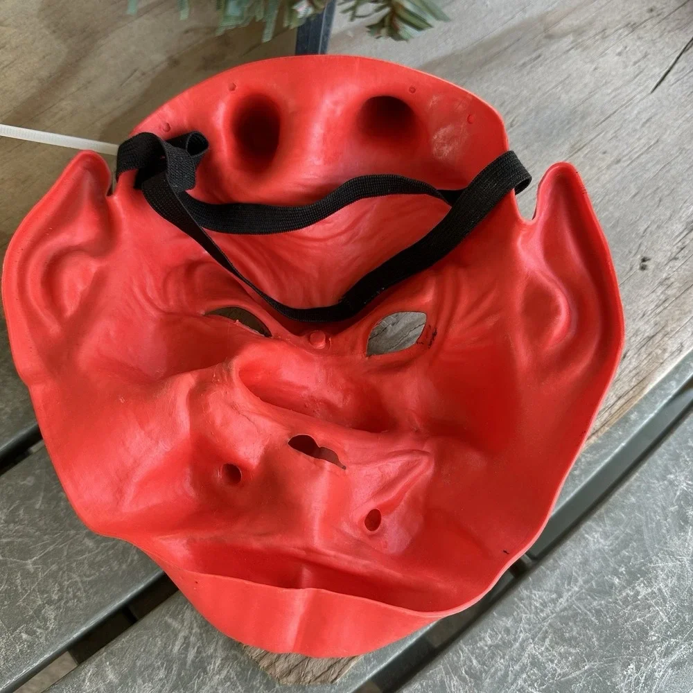 The Unbranded Brand devil red